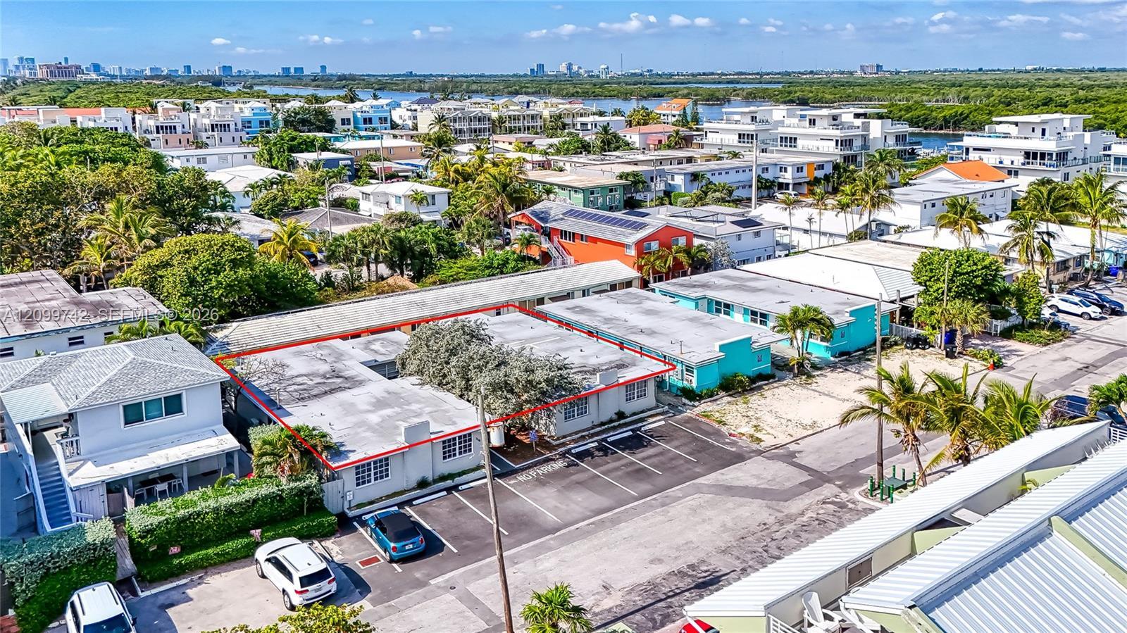 318 Walnut St, Hollywood FL 33019 photo 5