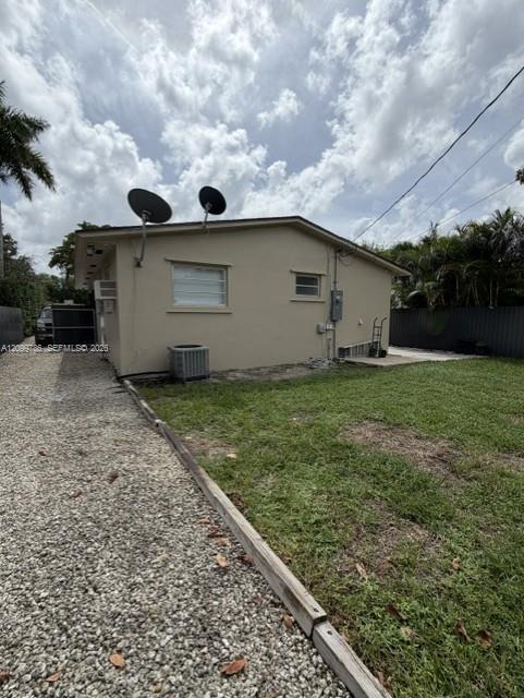 117 Carlisle Dr # a, Miami Springs FL 33166 photo 2