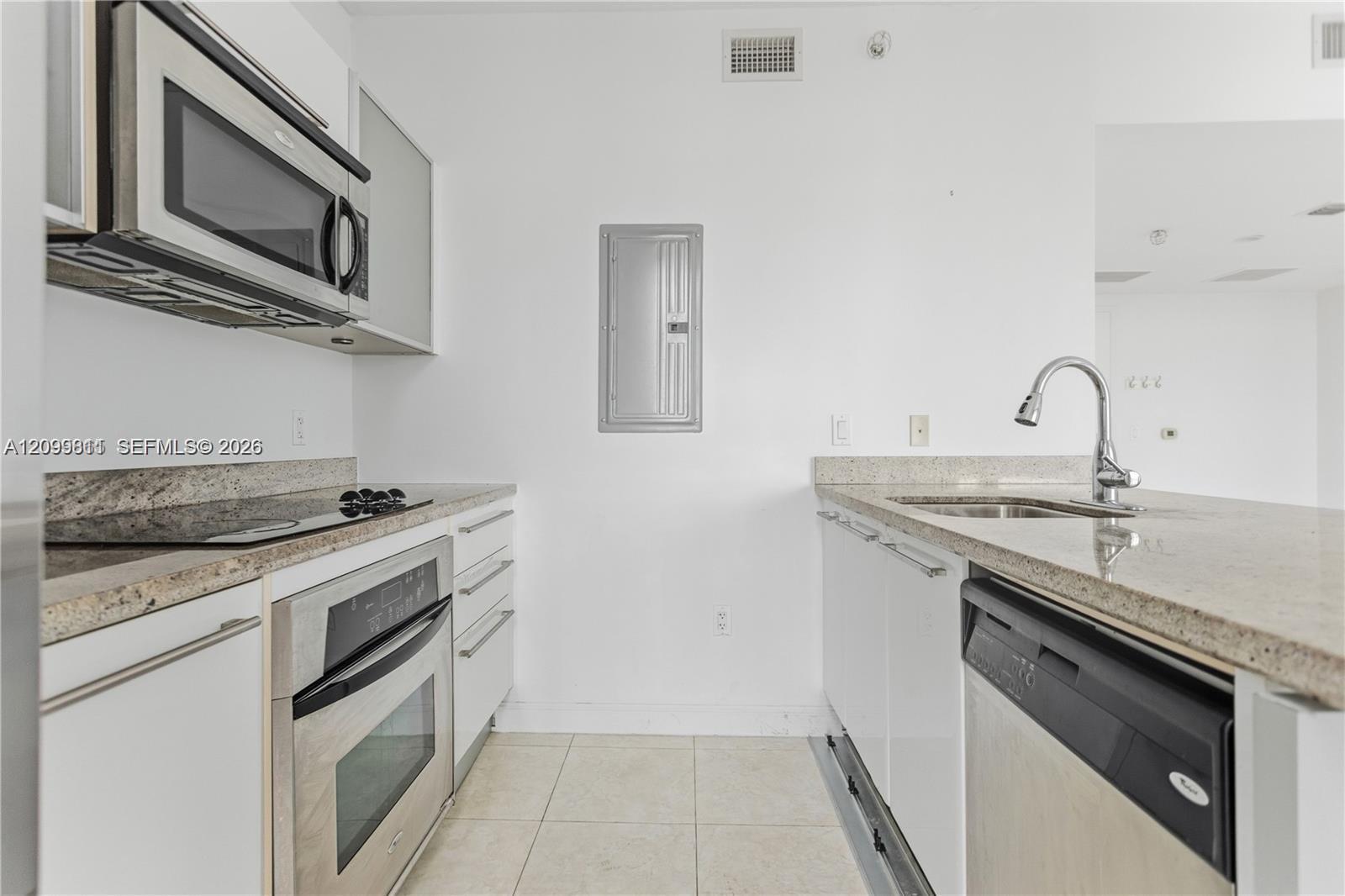 185 SW 7th St # 1414, Miami FL 33130 photo 2