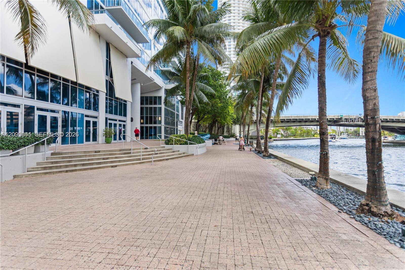 185 SW 7th St # 1414, Miami FL 33130 photo 3