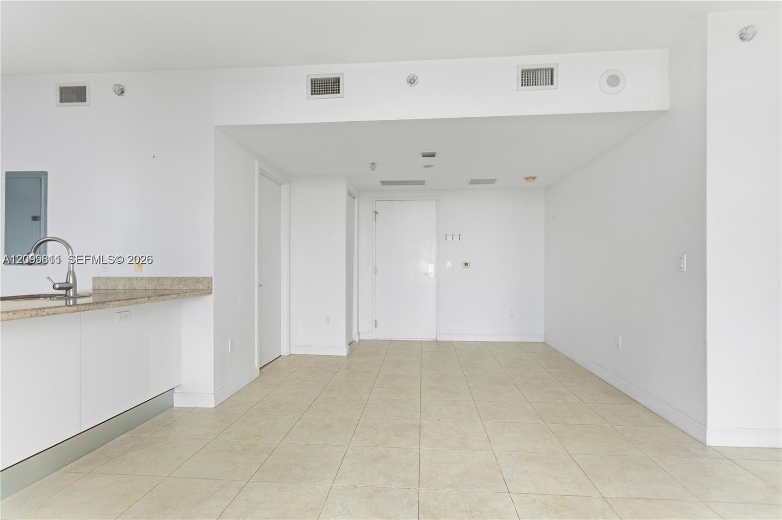 185 SW 7th St # 1414, Miami FL 33130 photo 4