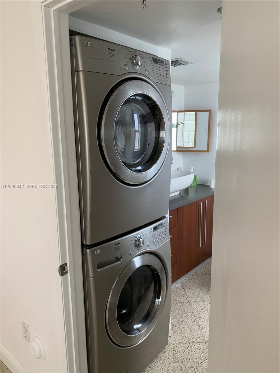 498 SW 2nd St # 2C, Miami FL 33130 photo 3