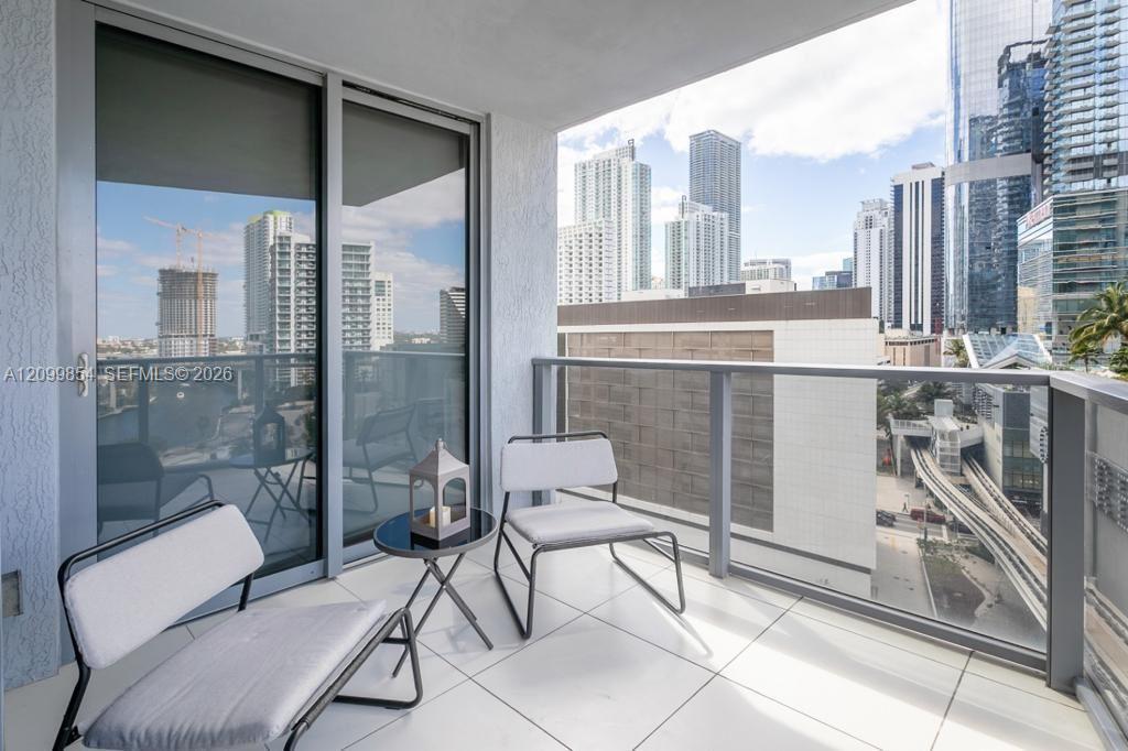 31 SE 6th St # 1601, Miami FL 33131 photo 4