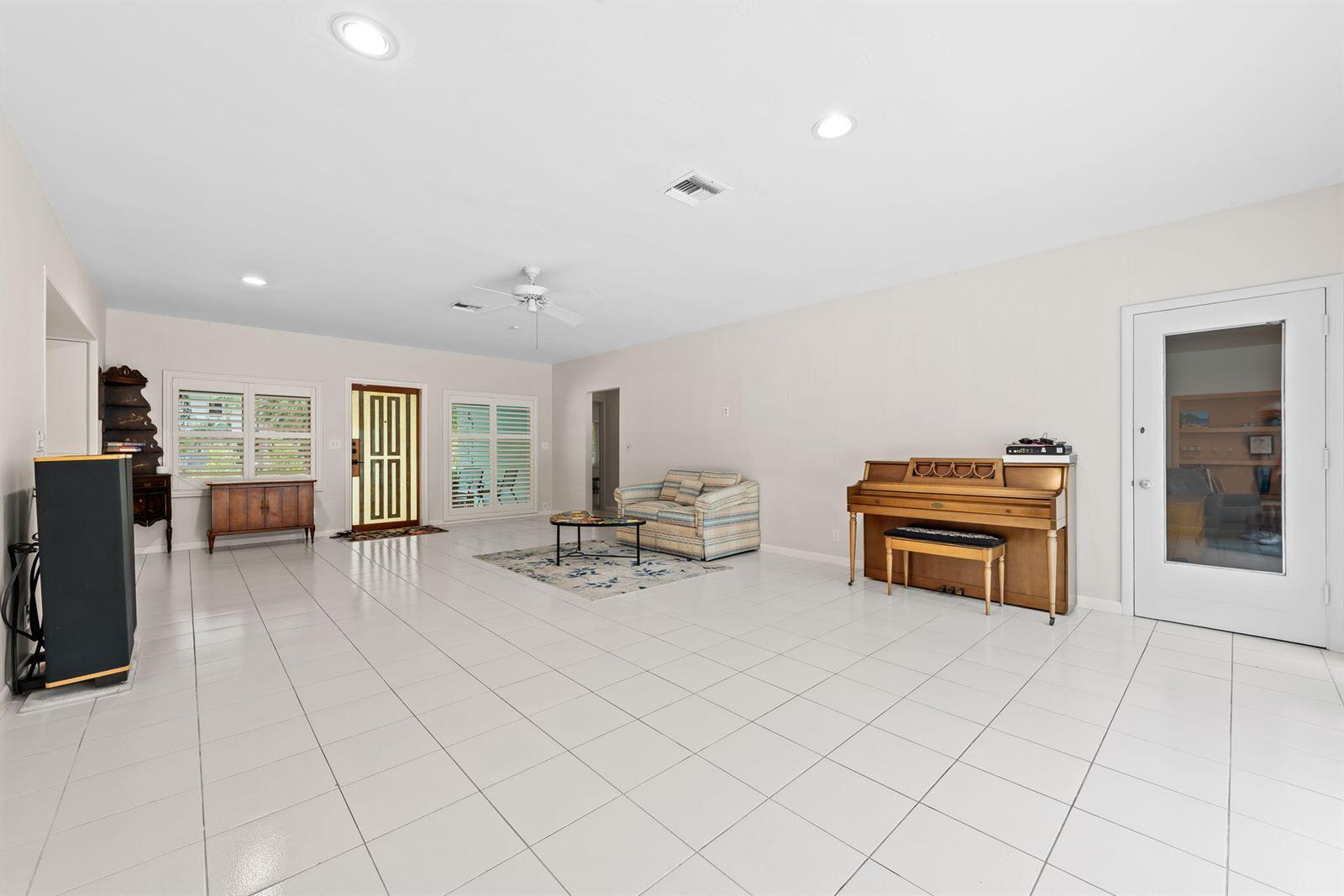1322 MONROE Street, Hollywood FL 33019 photo 4