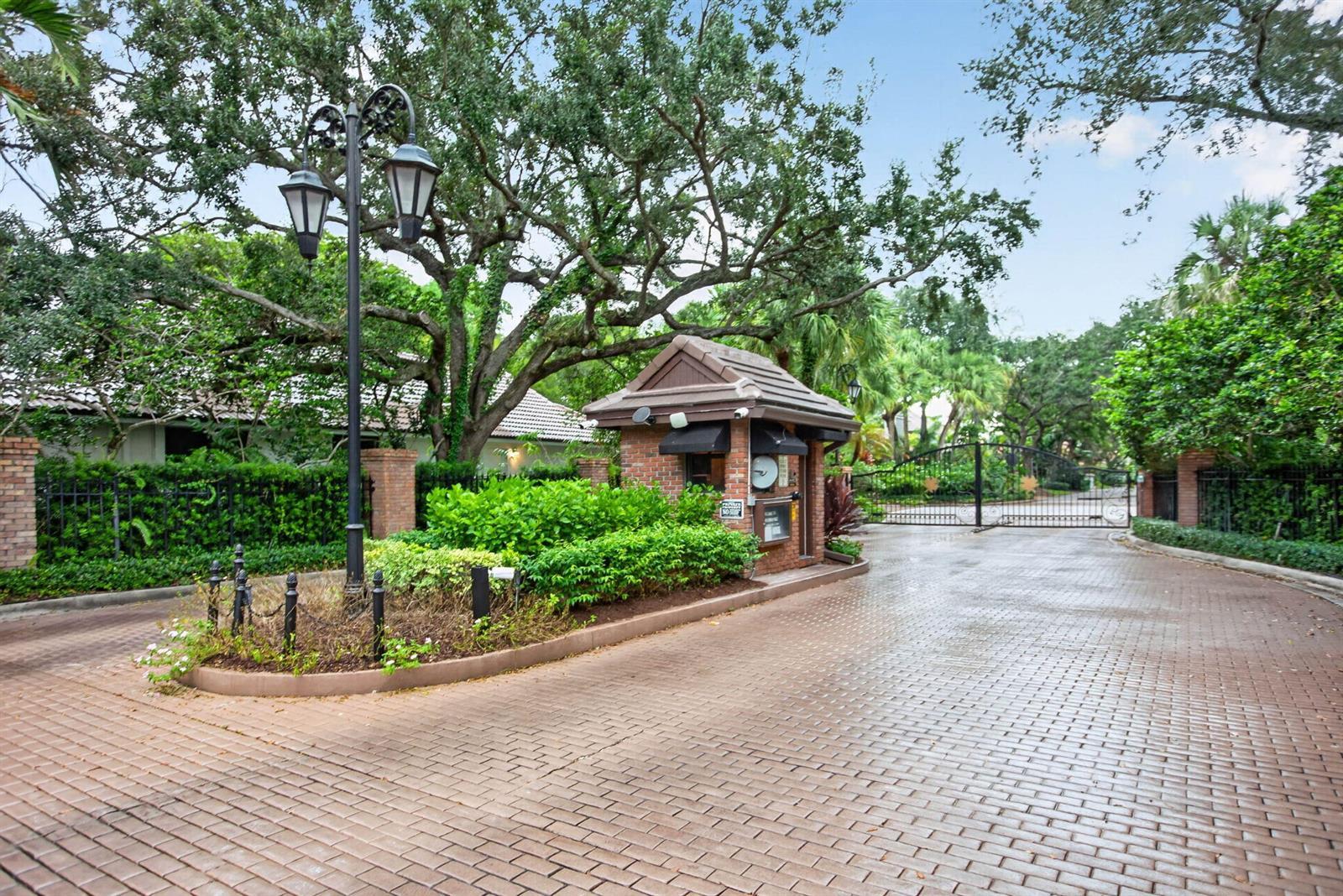 10240 Vestal Court, Coral Springs FL 33071 photo 3