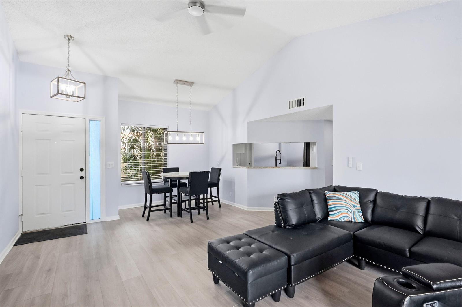 22 VIA DE CASAS SUR # 102, Boynton Beach FL 33426 photo 5