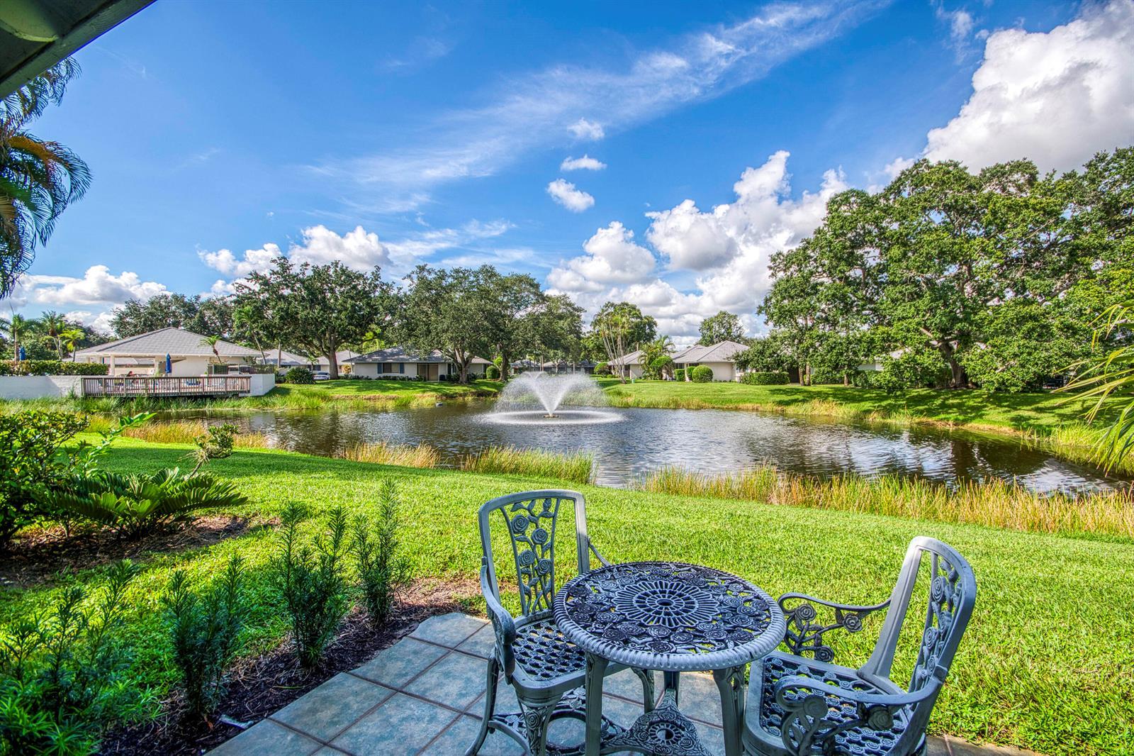 208 Club Drive, Palm Beach Gardens FL 33418 photo 2