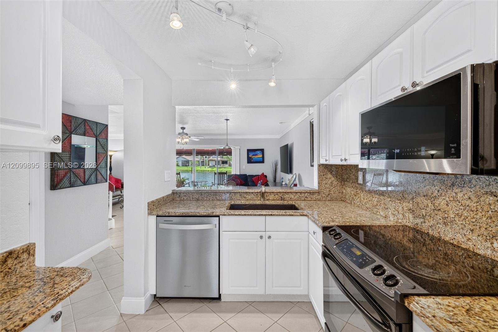 9012 Vineyard Lake Dr, Plantation FL 33324 photo 5