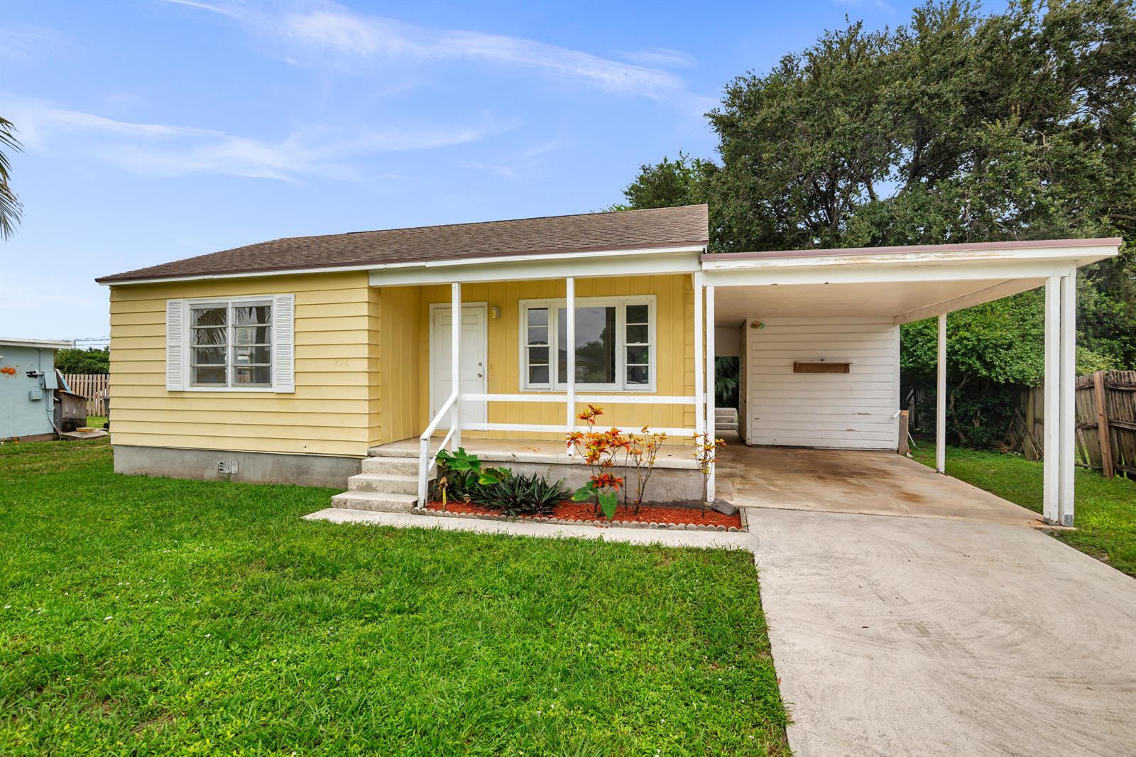 2518 N Genessee Avenue, West Palm Beach FL 33409