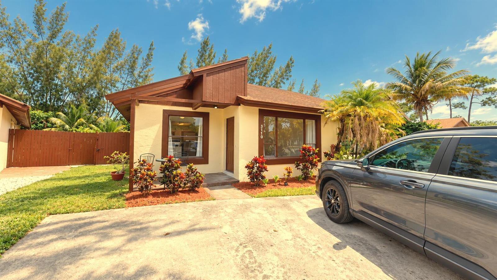 3770 MIL LAKE Court, FL 33463