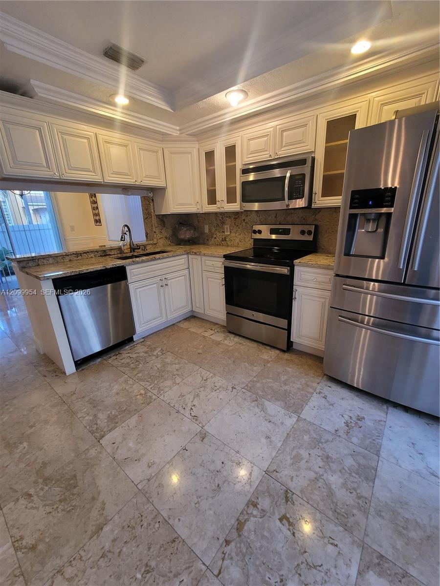 12060 NW 13th St, Pembroke Pines FL 33026 photo 2