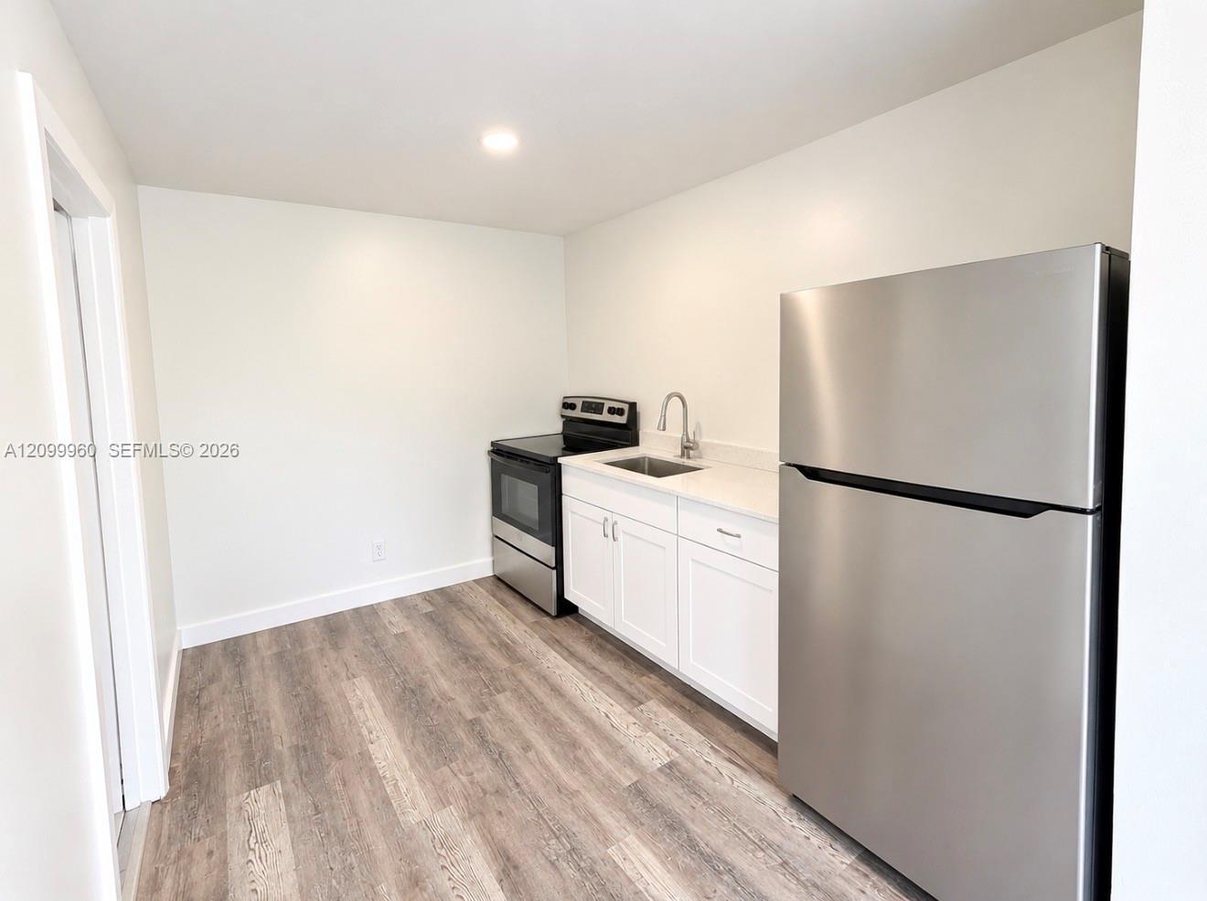 842 NW 8th St # 4, Hallandale Beach FL 33009 photo 2