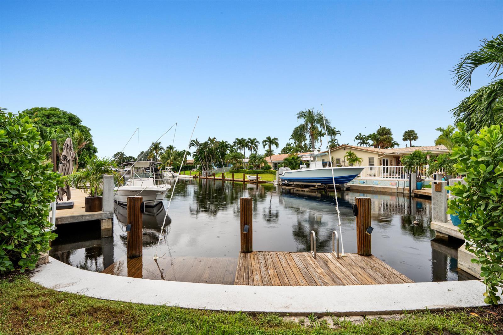 690 SE 5th Court, Pompano Beach FL 33060 photo 2