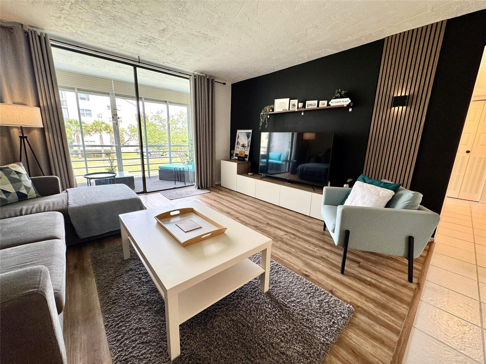 2811 SOMERSET Drive # 206, Lauderdale Lakes FL 33311