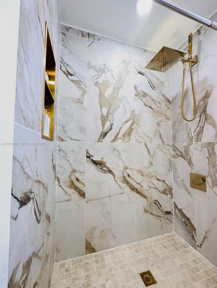 1096 W 40th Pl, Hialeah FL 33012 photo 5