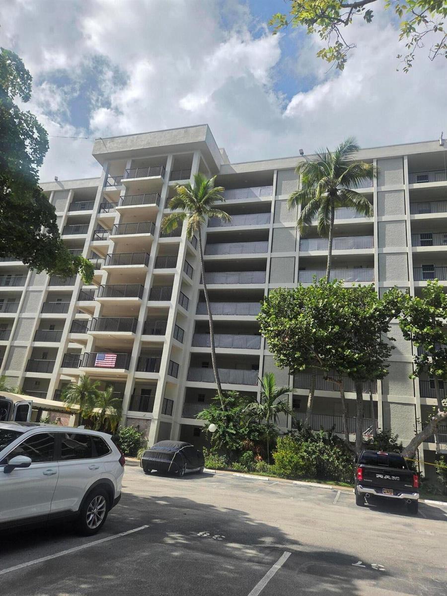 2661 S COURSE Drive # 305, Pompano Beach FL 33069