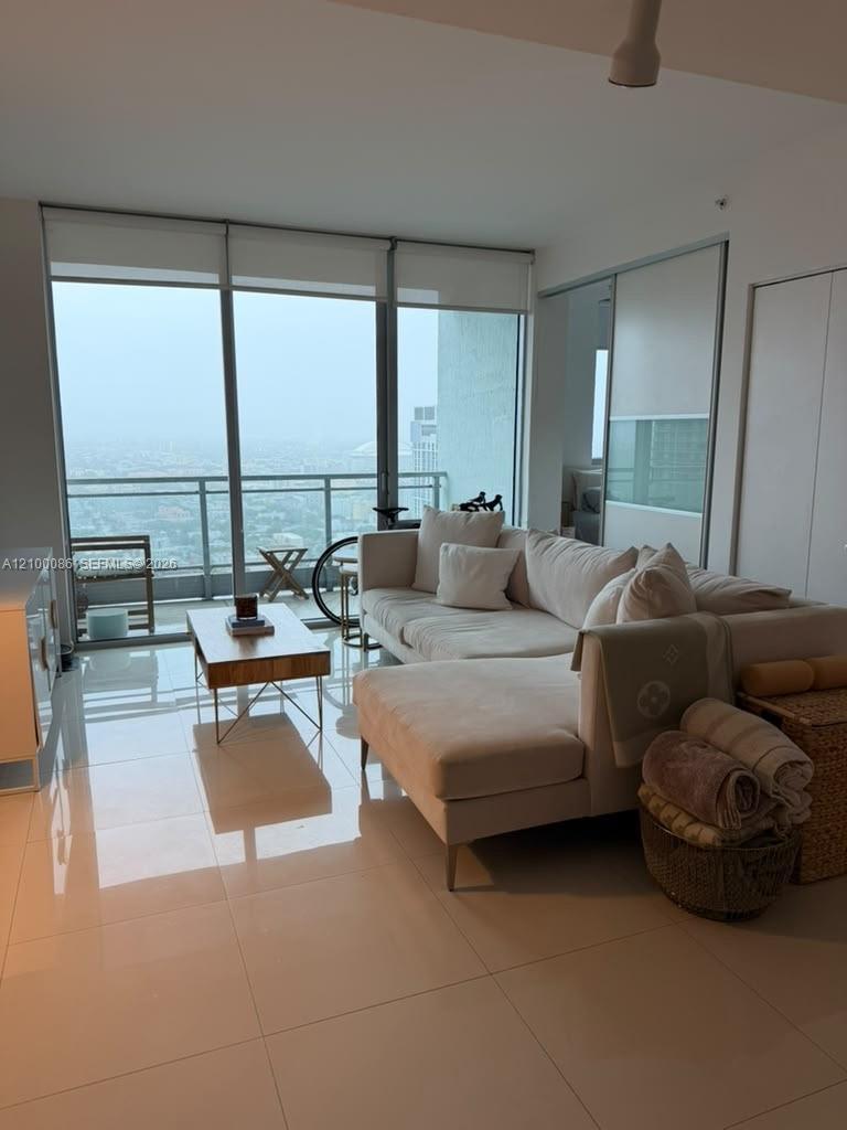 92 SW 3rd St # 4009, Miami FL 33130 photo 2