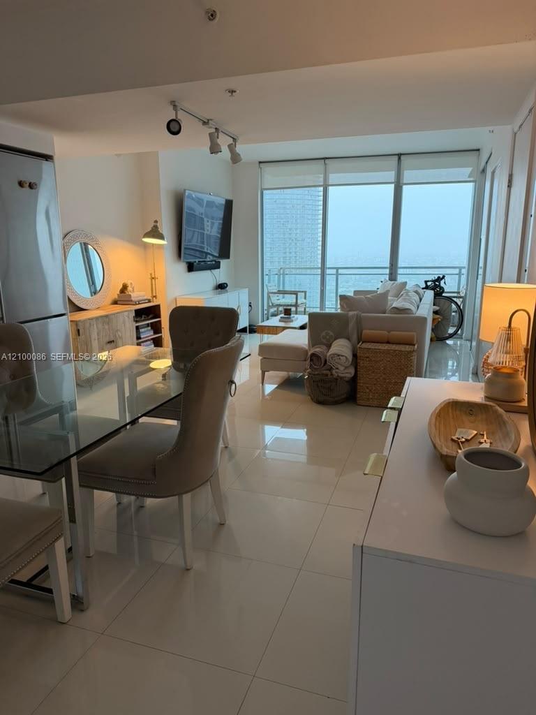 92 SW 3rd St # 4009, Miami FL 33130
