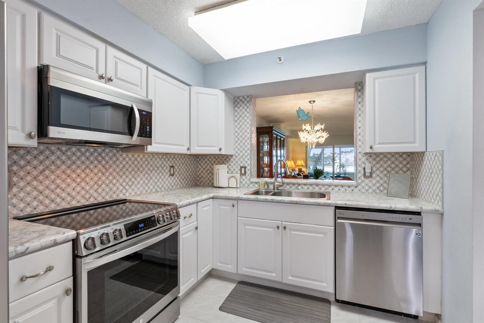 6096 HUNTWICK Terrace # 206, Delray Beach FL 33484 photo 4