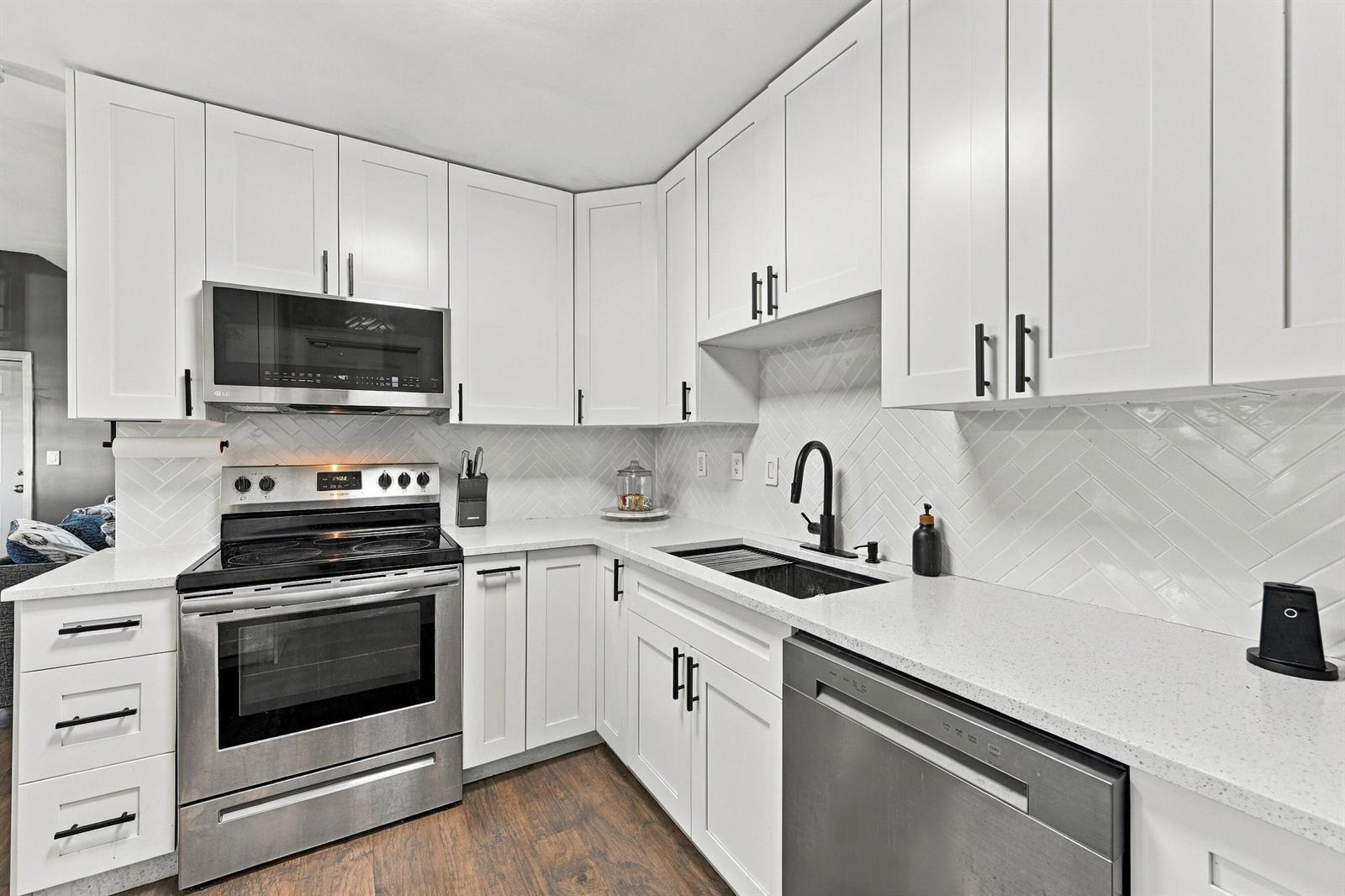 6240 NW 16TH Place, Sunrise FL 33313 photo 3