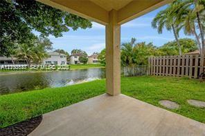 2010 NW 98th Way, Pembroke Pines FL 33024 photo 3