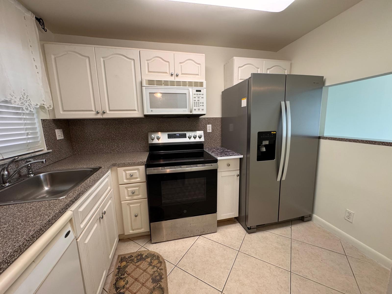 9660 SUNRISE LAKES Boulevard # 202, Sunrise FL 33322 photo 3