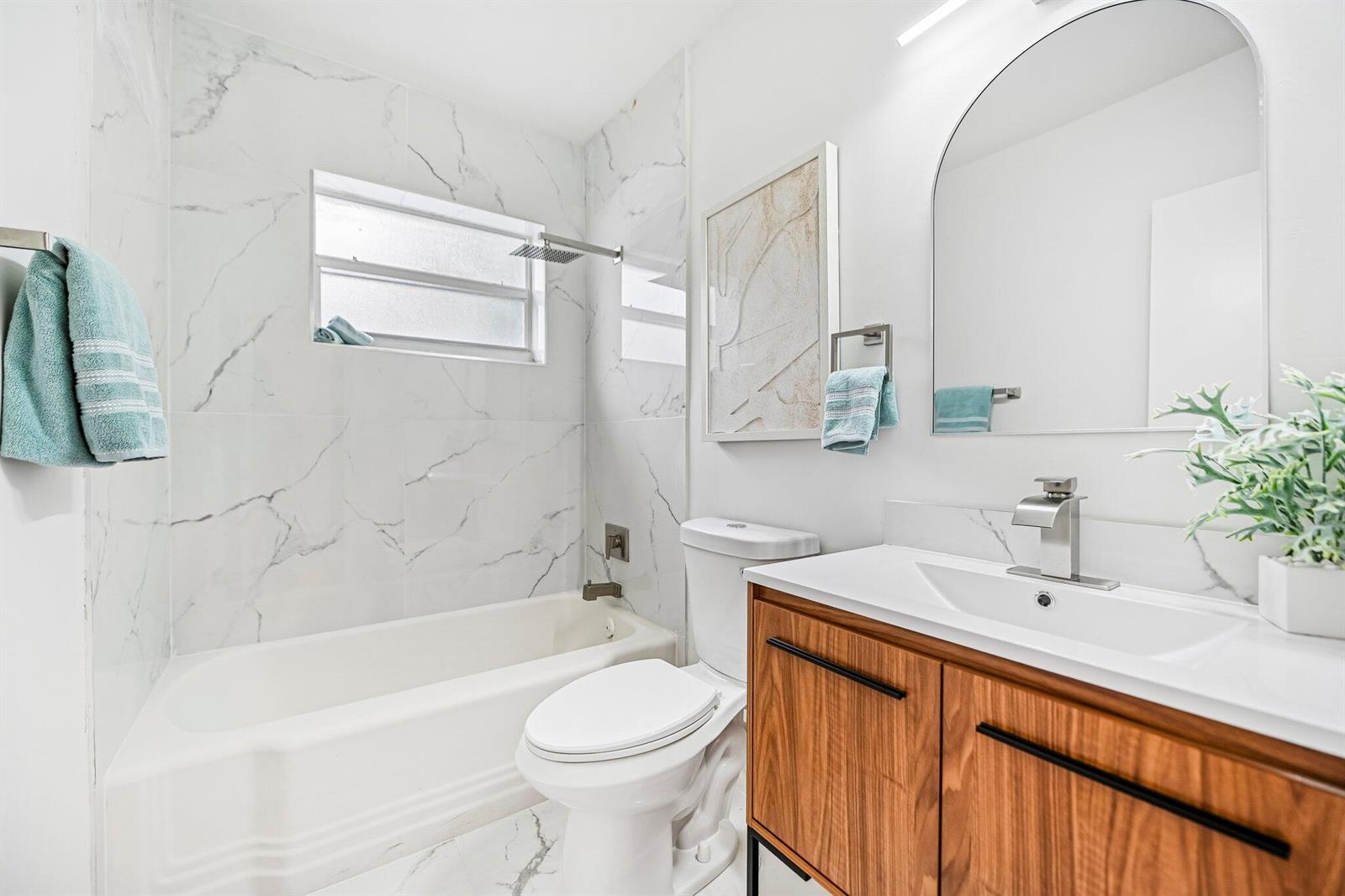 285 NE 165TH Street, Miami FL 33162 photo 4