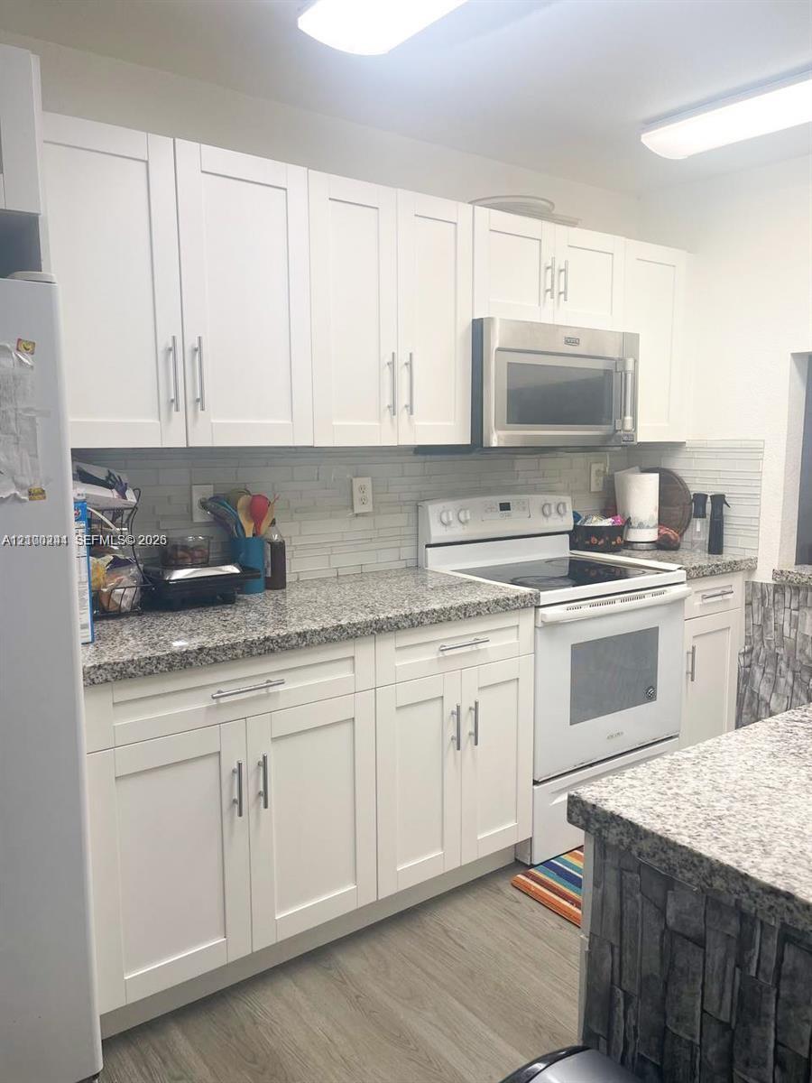 177 Lakeview Dr # 104, Weston FL 33326