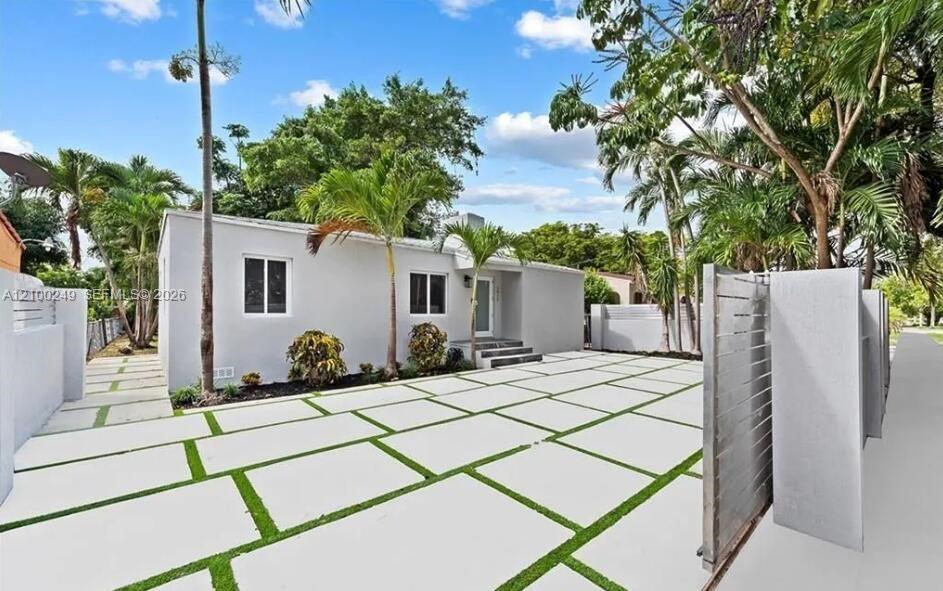 2810 SW 12th St, Miami FL 33135 photo 2