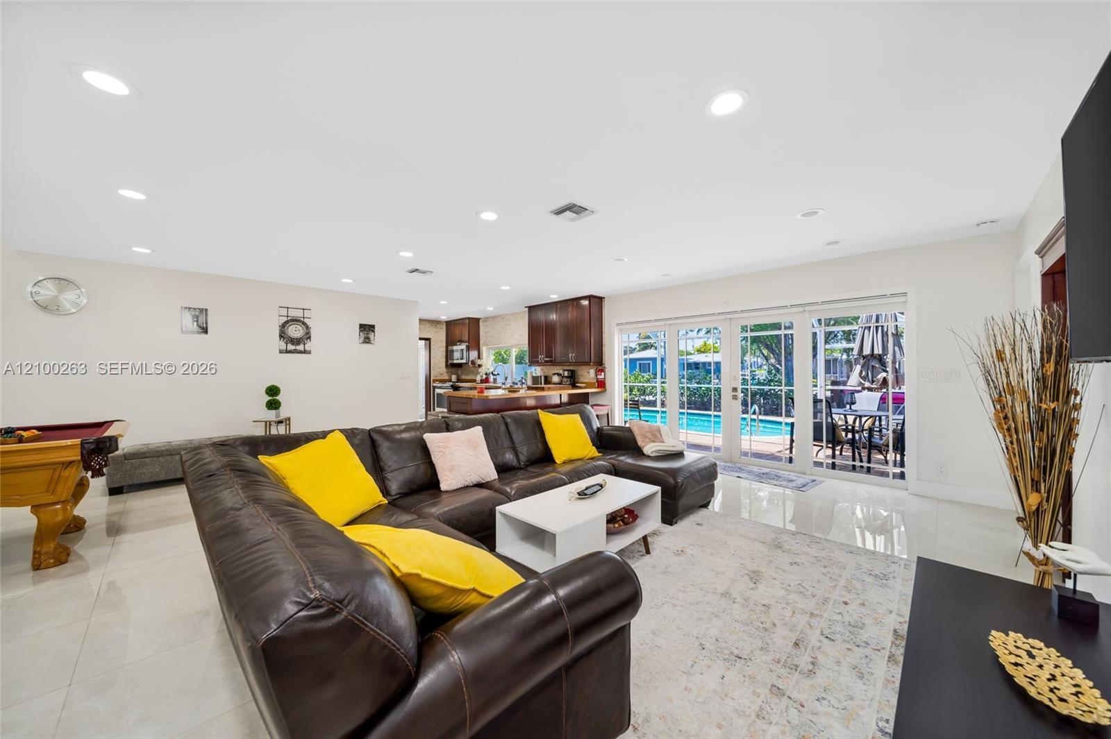 31 SE 12th St, Pompano Beach FL 33060 photo 3