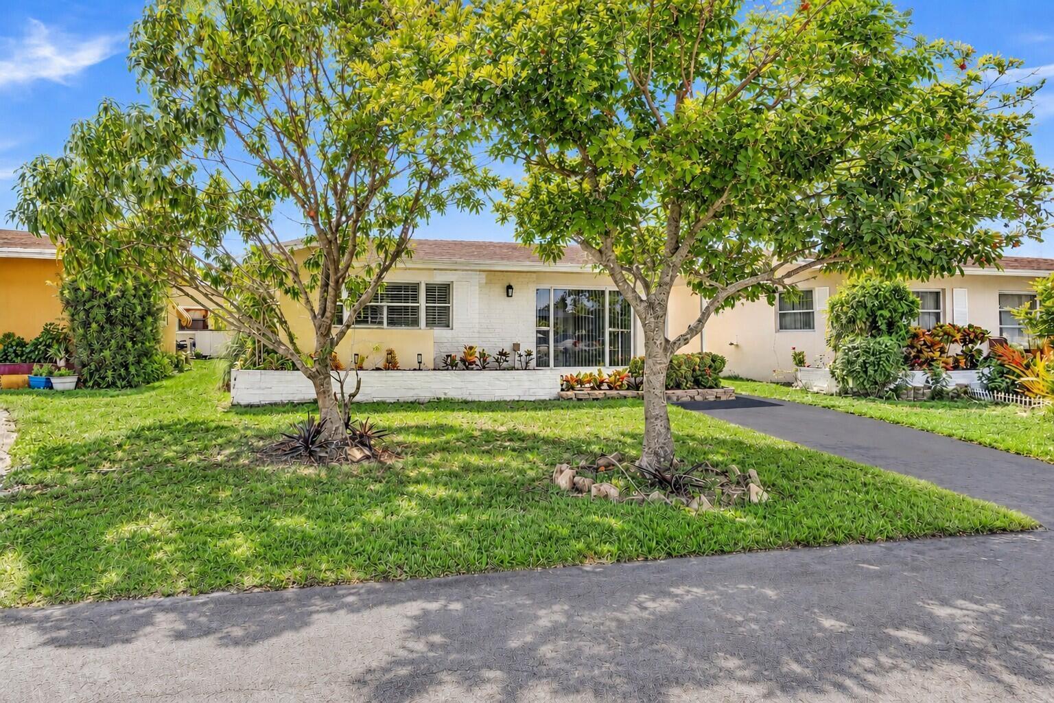 6872 NW 26TH Court, Sunrise FL 33313 photo 2