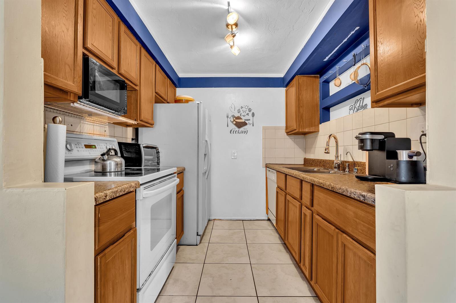 6872 NW 26TH Court, Sunrise FL 33313 photo 5