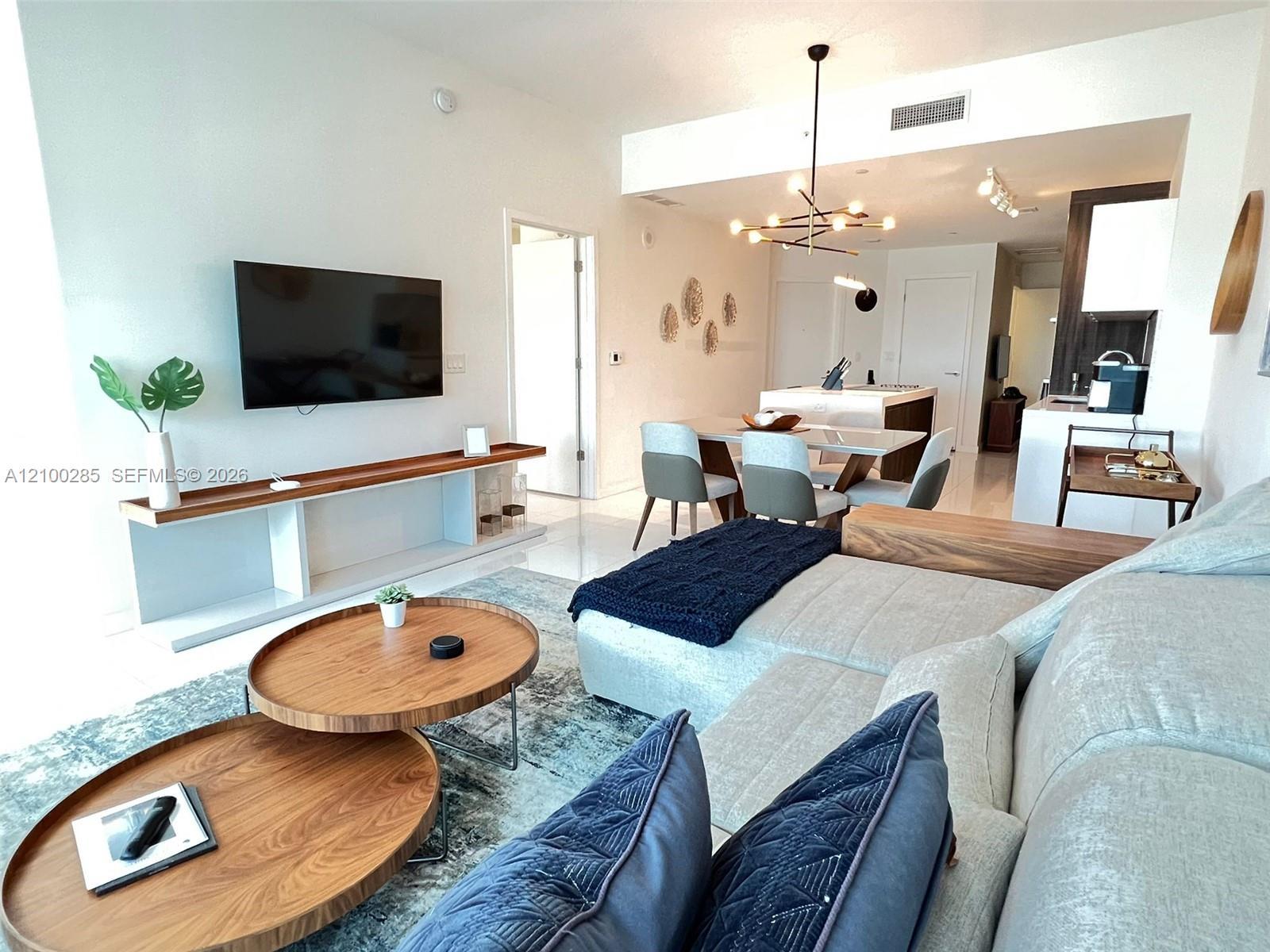 851 NE 1st Ave # 1906, Miami FL 33132 photo 4