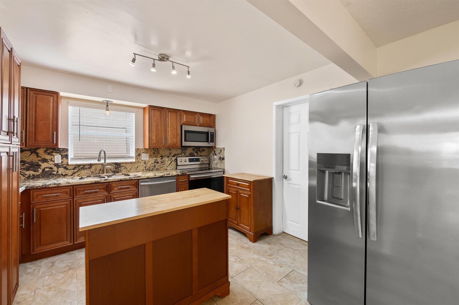 51 NE 49TH Street, Fort Lauderdale FL 33334 photo 4