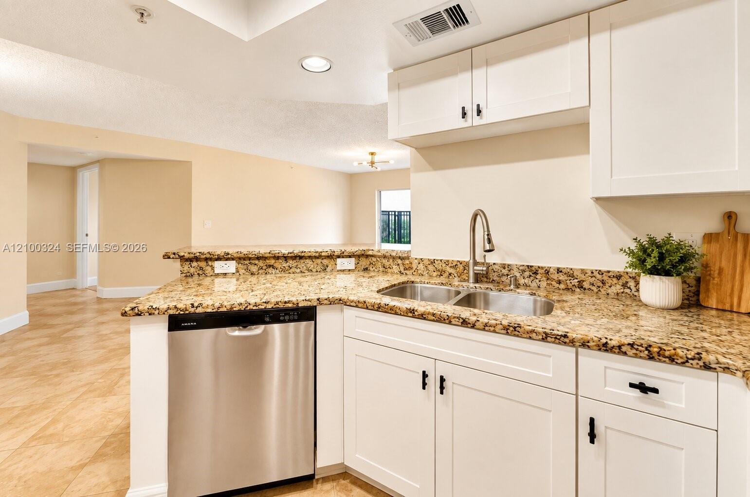 2009 SE 10th Ave # 302, Fort Lauderdale FL 33316 photo 4