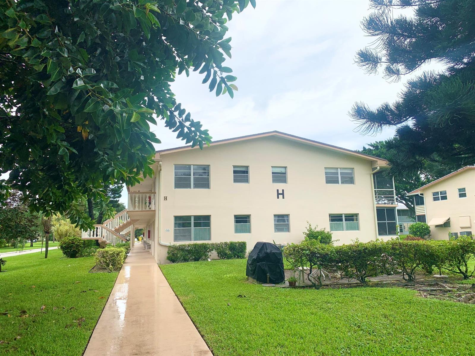 185 Canterbury H, West Palm Beach FL 33417 photo 2