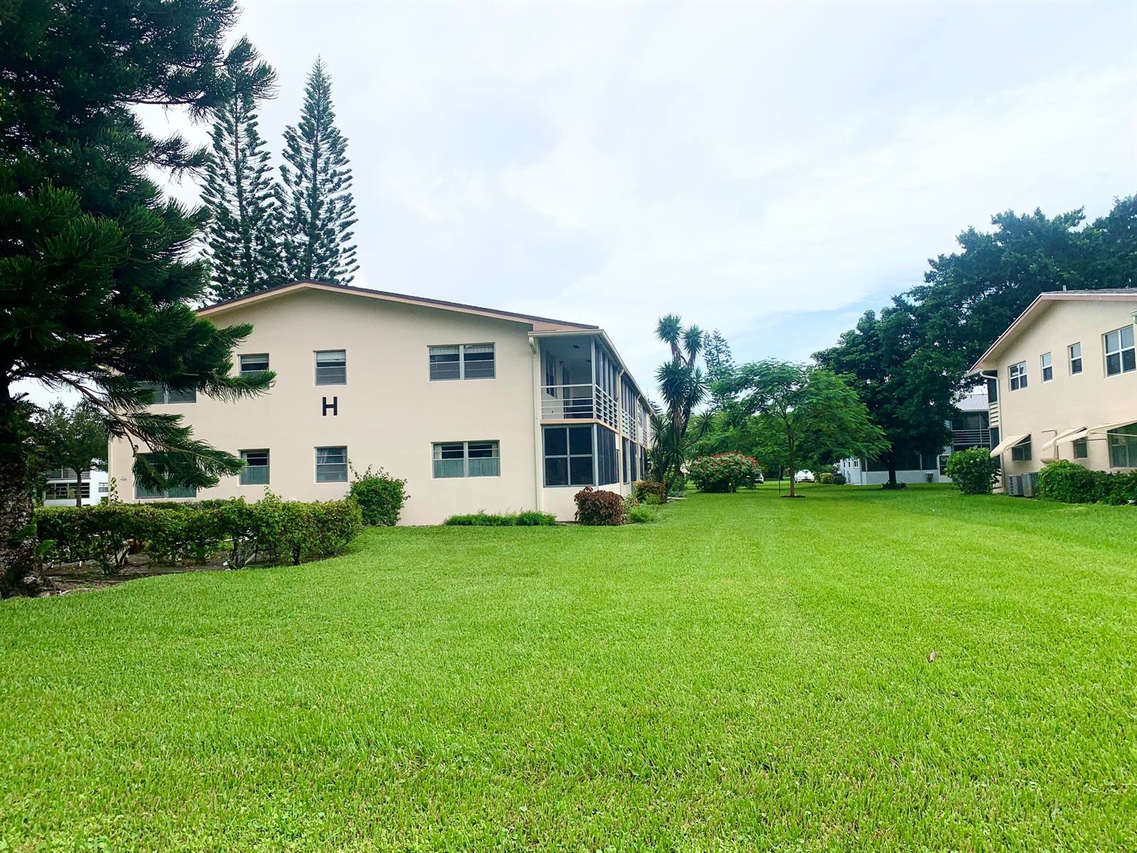 185 Canterbury H, West Palm Beach FL 33417 photo 4