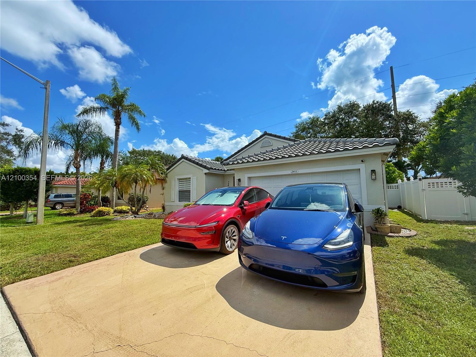2411 NW 184th Ter, Pembroke Pines FL 33029 photo 2