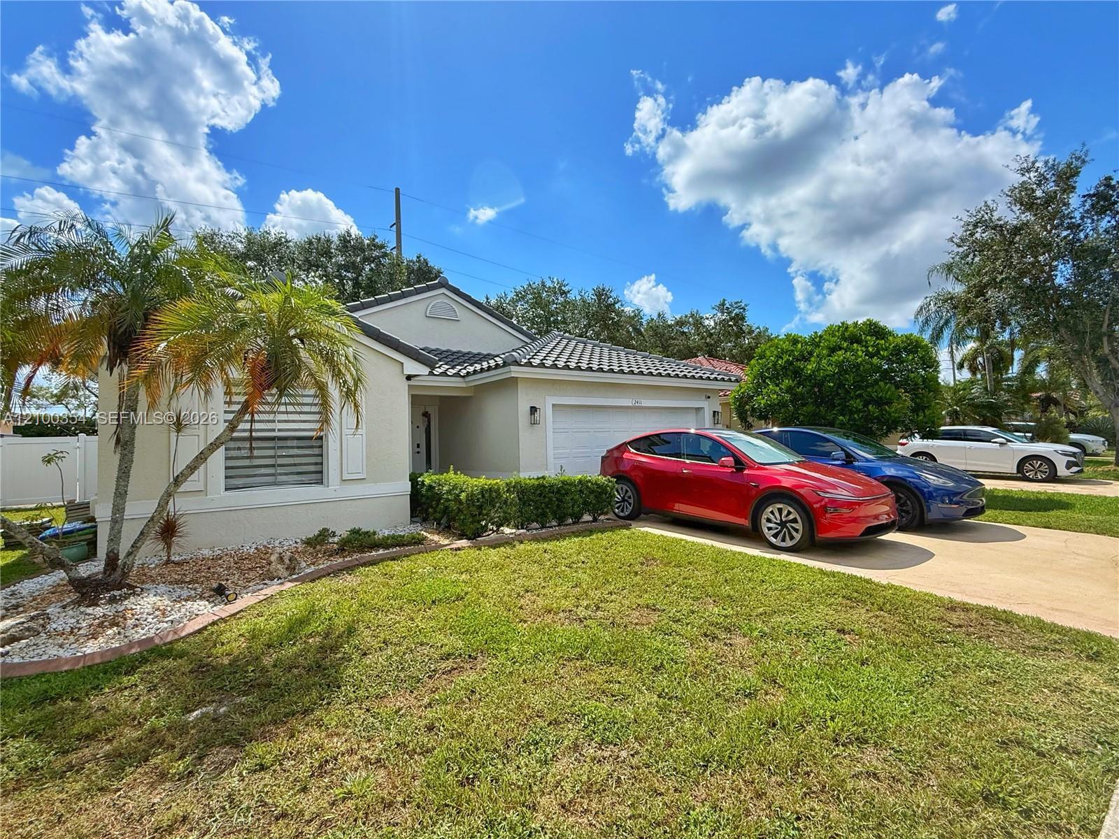 2411 NW 184th Ter, Pembroke Pines FL 33029 photo 3