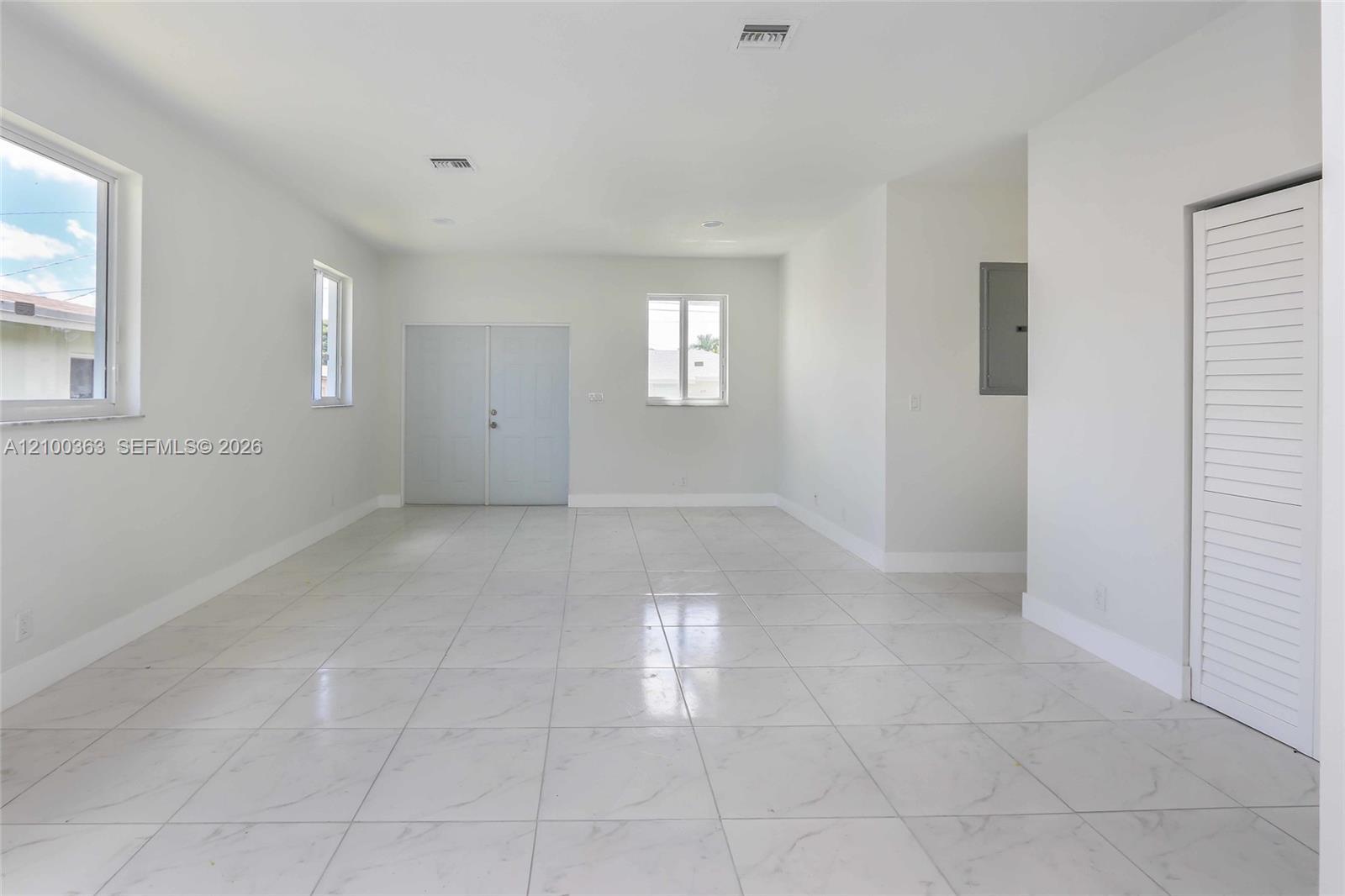 806 NW 5th Ave, Hallandale Beach FL 33009 photo 4