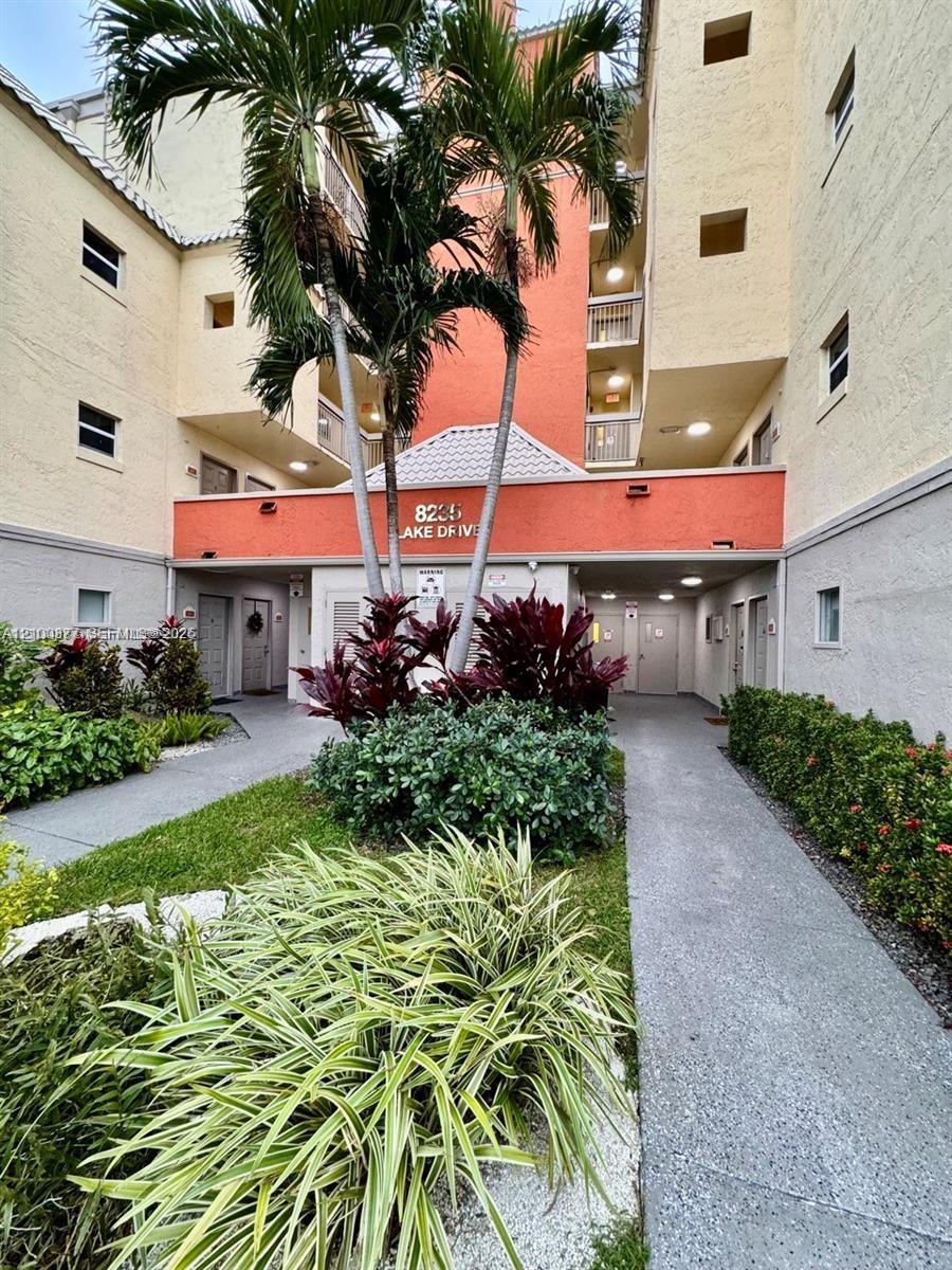8235 Lake Dr # 401, Doral FL 33166