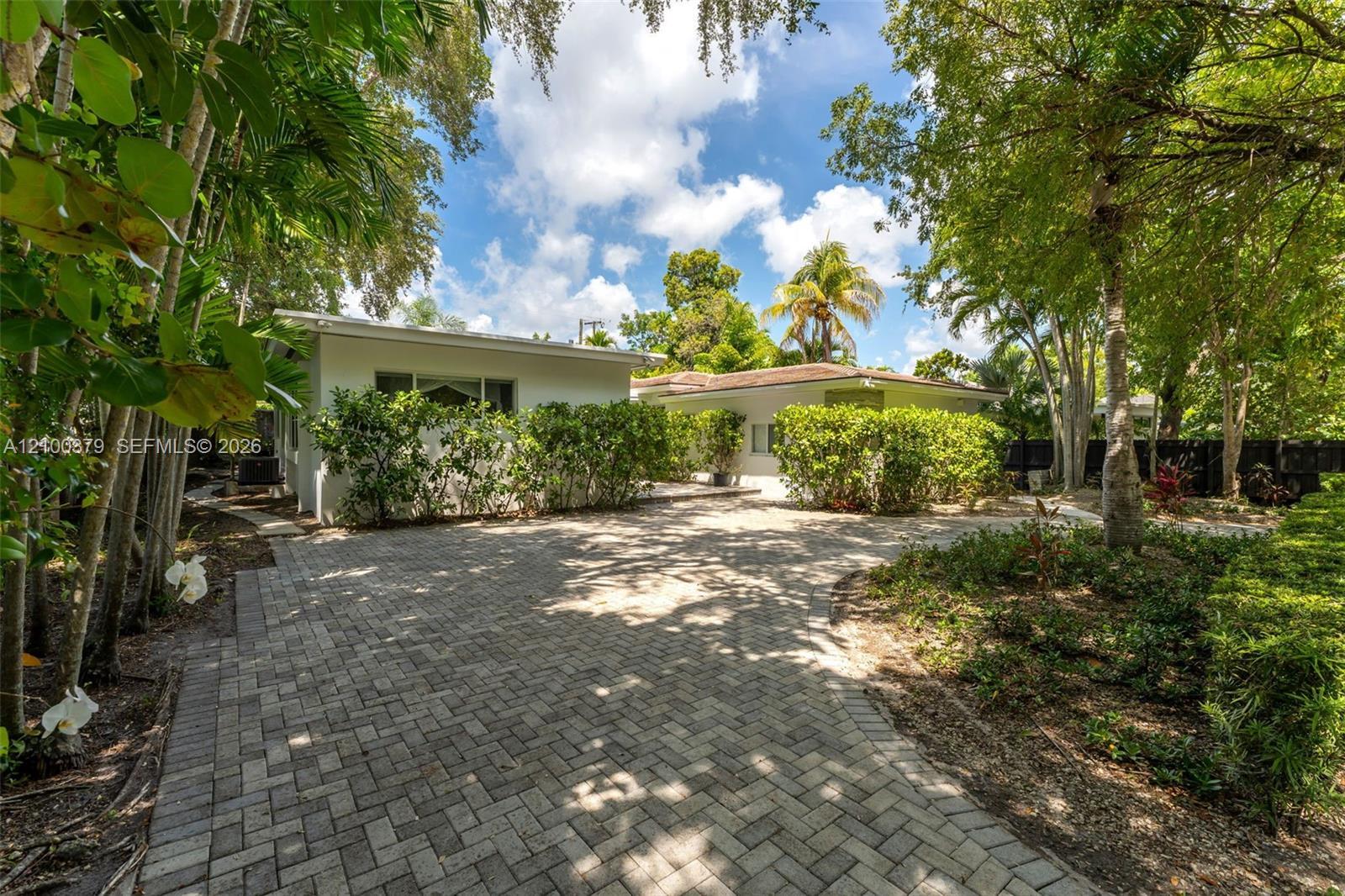 8 Pinta Rd, Miami FL 33133 photo 2