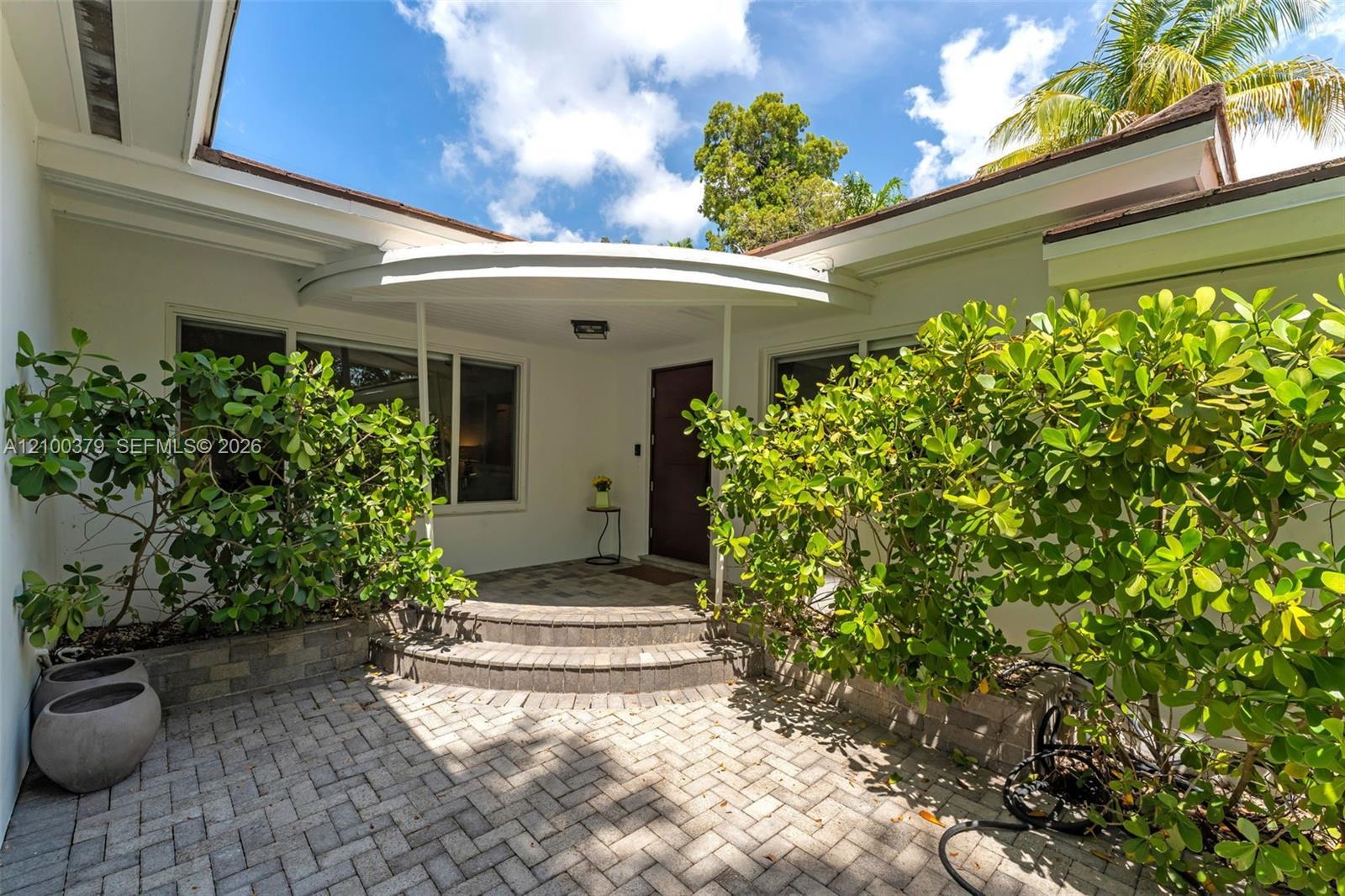 8 Pinta Rd, Miami FL 33133 photo 3