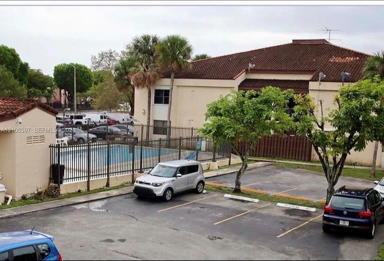 690 W Park Dr # 2, Miami FL 33172 photo 4