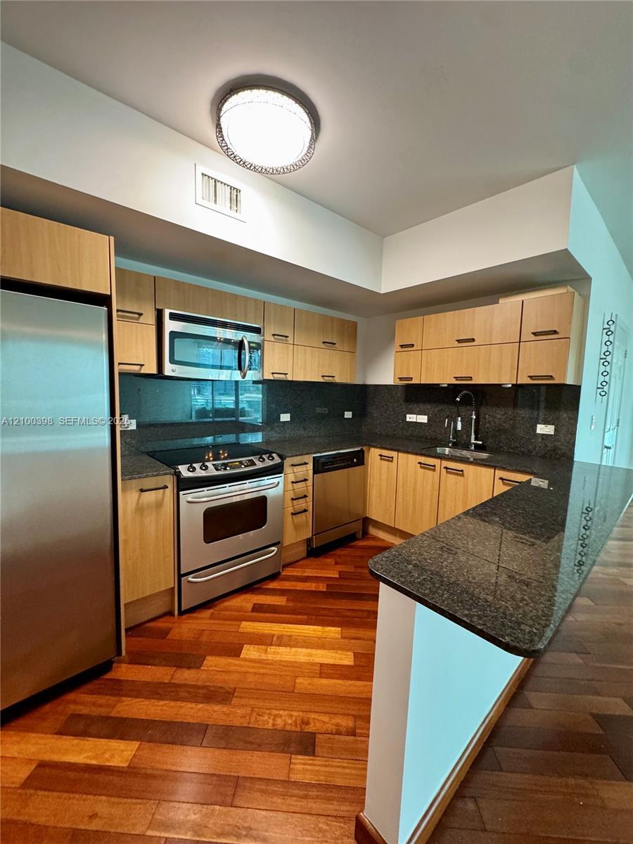 350 S Miami Ave # 1502, Miami FL 33130 photo 2