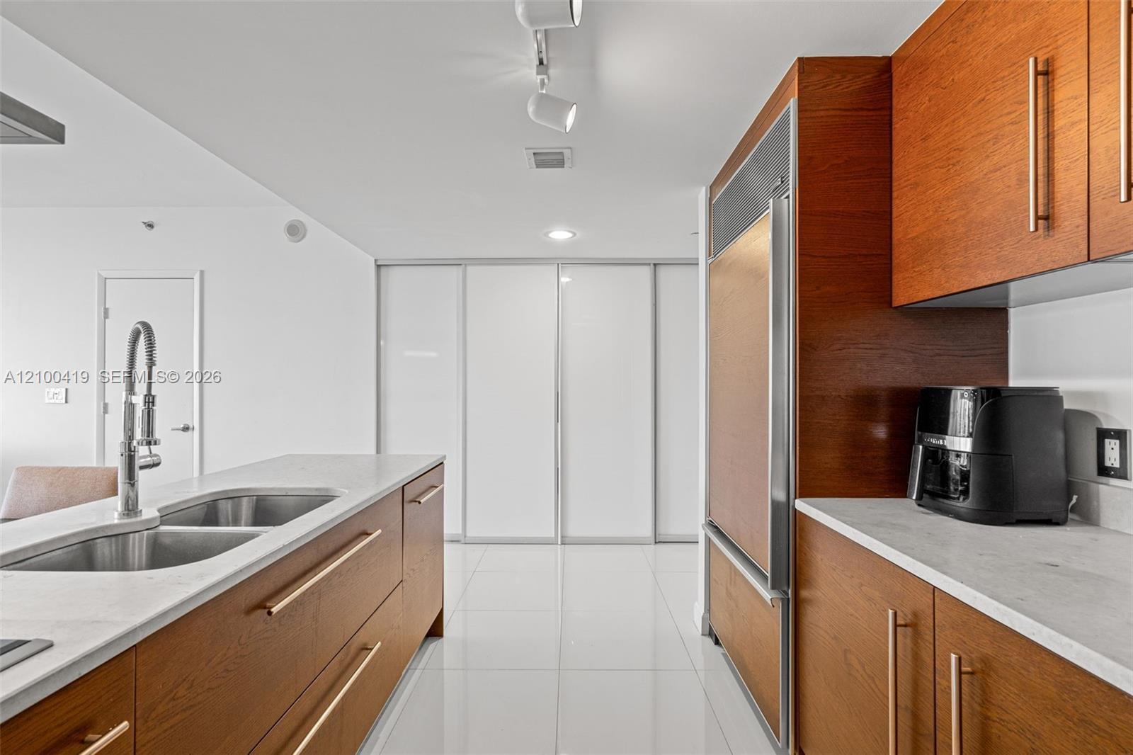 495 Brickell Ave # 905, Miami FL 33131 photo 3