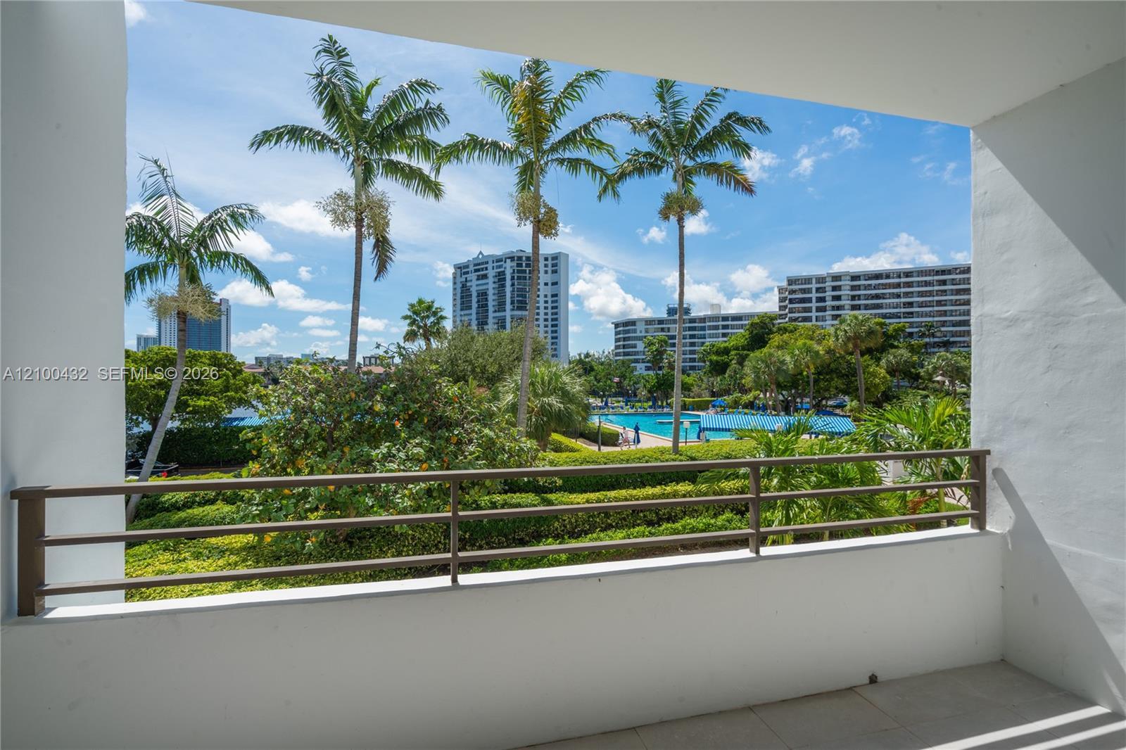 2500 PARKVIEW DR # 301, Hallandale Beach FL 33009 photo 2