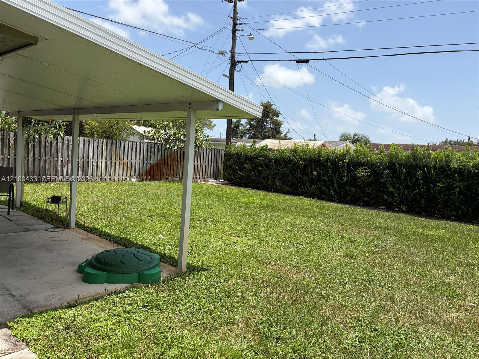 7810 NW 11th Ct, Pembroke Pines FL 33024 photo 2