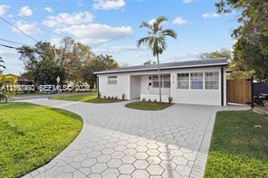 916 SW 7th Ave, Hallandale Beach FL 33009 photo 2