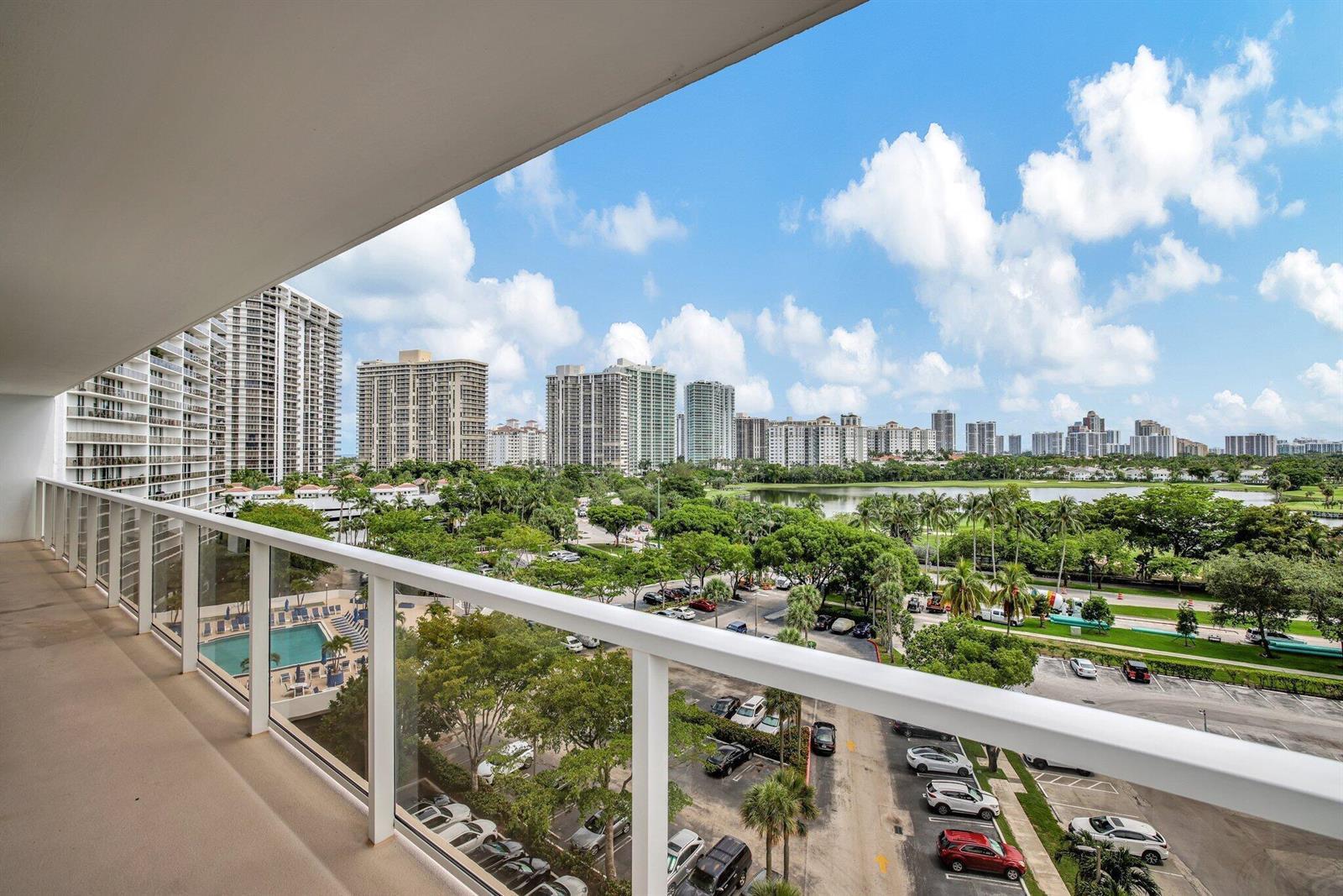 3701 N COUNTRY CLUB Drive # 907, Aventura FL 33180 photo 2